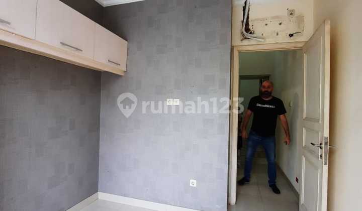 Permata Screen PIK 8x15 Size Land 300 Semi Furnished 2.5 Floors 3+1 Bedrooms Good 2