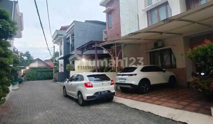 Rumah 2 Lantai Mewah 5 Menit ke Stasiun Tanjung Barat 2
