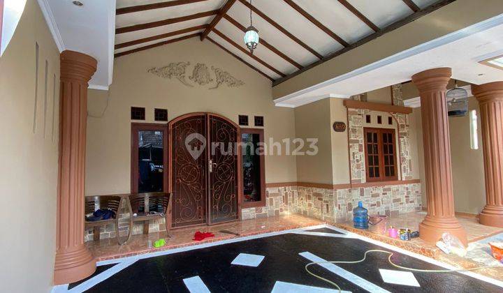 Rumah Model Classic Dalam Perumahan Area Karawaci Tangerang 1