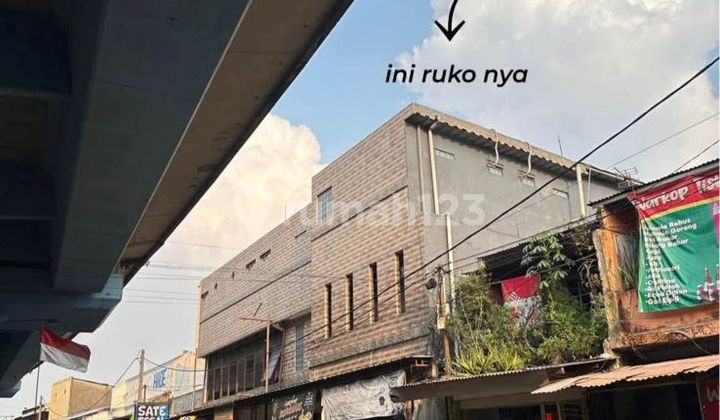 Kost + 4 Unit Shophouses, 3 Floors Private Property - 2 Minutes to Margonda 2