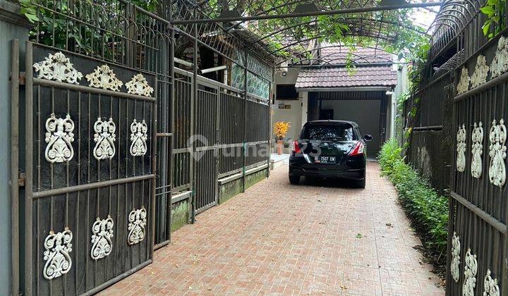 Rumah Tepi Jalan Area Mampang Depok 10 Menit Pintu Tol Sawangan 2