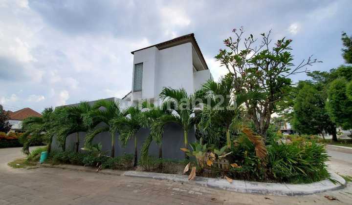 Rumah Mewah Posisi Hoek Full Furnish Ke Mall The Park 5 Menit