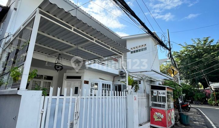 Strategic House + Boarding in Cikini - Near City Center & Campus!