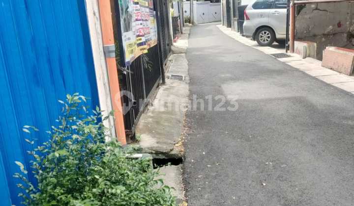 For Quick Sale: Cimanggis House, Ideal for Business, 5-Minute Access to Toll Road For Quick Sale: Cimanggis House, Ideal for Business, 5-Minute Access to Toll Road