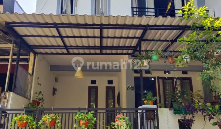 Rumah 2 Lantai Siap Huni Depan Fasum - Paling Murah di Cinere