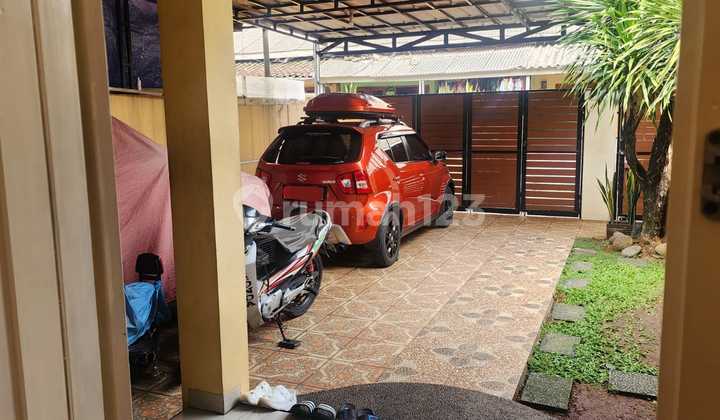 Spacious House in Jagakarsa Sold Below Market Price - 20 Meters to Sadar Street