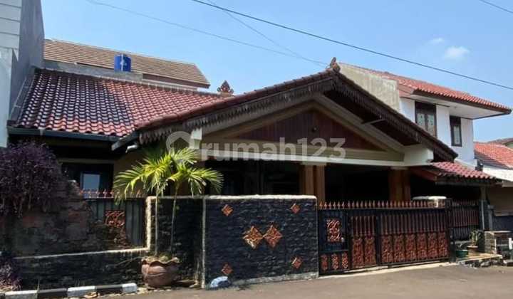 A Soothing Classic House Inside the Housing Complex & Near the Toll Road A Soothing Classic House Inside the Housing Complex & Near the Toll Road