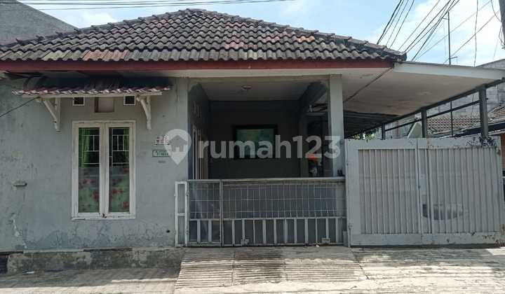 Strategic Hook House in Serpong, 10 Minutes to Cisauk Station