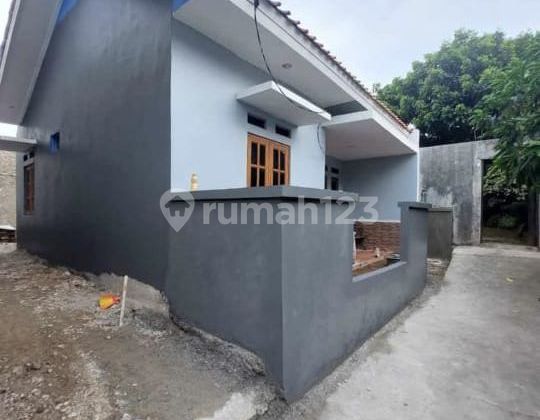 50 Meter House Car Access - 10 Minutes to Depok Baru Station 50 Meter House Car Access - 10 Minutes to Depok Baru Station