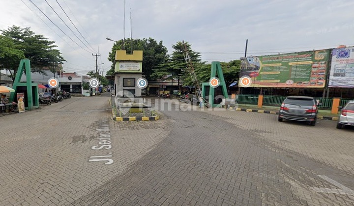 Rumah Besar Posisi Hook Atsiri Permai, 5 Menit ke Stasiun 2