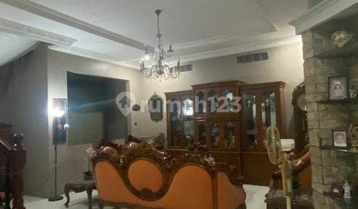 Luxury House With Spacious Garden In Pesanggrahan, South Jakarta