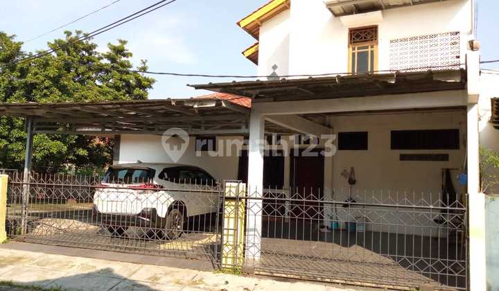 Rumah Luas Carport 3 Mobil 5 Menit ke Stasiun KRL Depok Baru 2