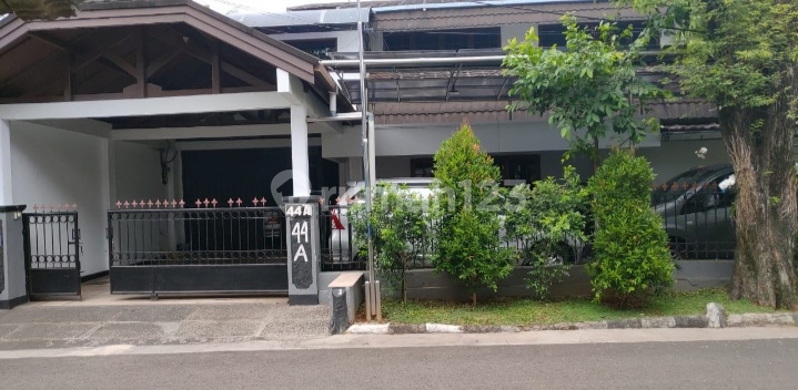 Rumah Besar Tanah Luas di Slipi - 5 Menit Tol Kebon Jeruk