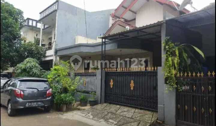 2-Story House in a Housing Estate 5 Minutes to Cijago Toll Road