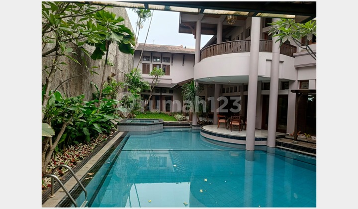 DIsewakan Rumah Cantik dan Asri dengan Kolam Renang dekat JIS DIsewakan Rumah Cantik dan Asri dengan Kolam Renang dekat JIS