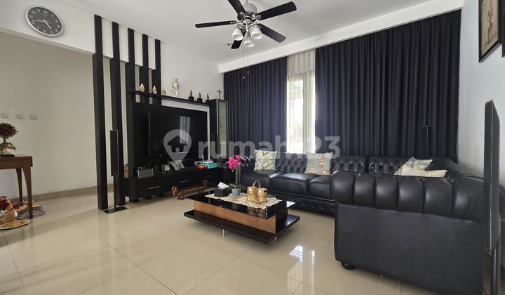 Dijual Rumah Nyaman Asri ada Pool Fenomerad Residence