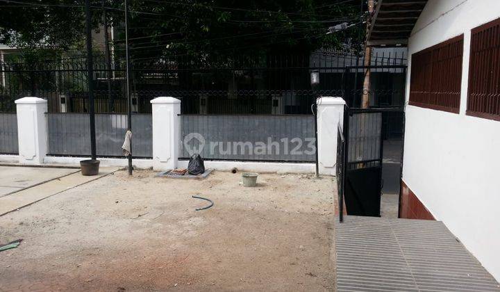 Disewakan Rumah Nyaman Luas Kebayoran Baru 2