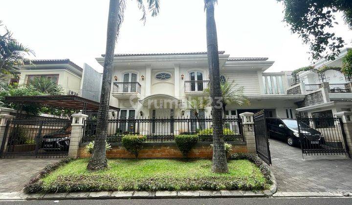 Rumah Klasik Depan Taman Lingkungan Nyaman Pondok Indah 1