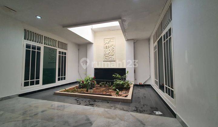 Disewakan rumah luas pondok indah walking distance ke pim 1