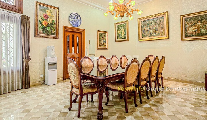 Rumah Klasik Nyaman Terawat Simprug Golf Siap Huni Dijual Cepat