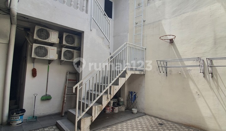 For Sale: Active 10-Room Boarding House with Immediate Income, Strategic Location on Main Road in Central Jakarta. 2