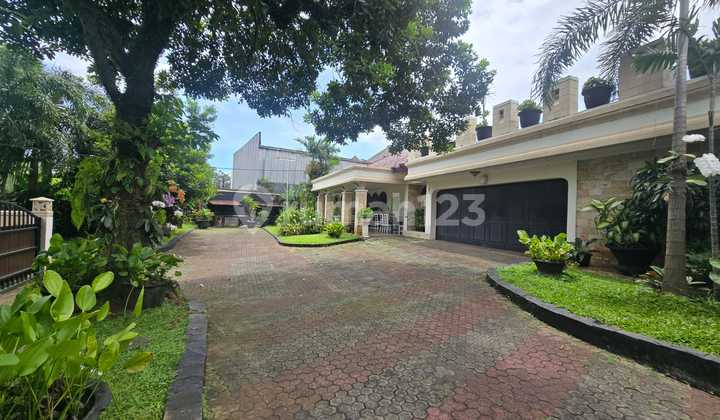 Dijual Rumah Mewah Kolam Renang dan Ruang Usaha Lebak Bulus bisa untuk Townhouse