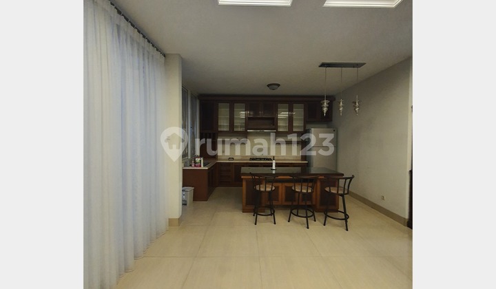 Disewakan dan Dijual Rumah Modern Siap Huni Pd Indah 4 Kamar dan Km dilantai Bawah 2