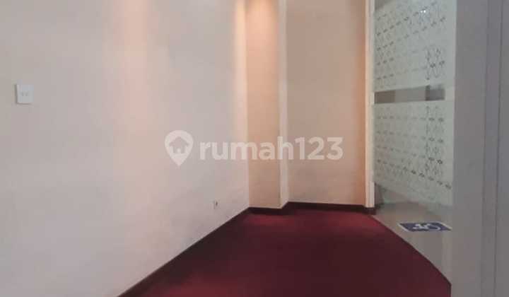 Disewakan Ruang Usaha 2 Lantai Pinggir Jalan Wolter Monginsidi Jaksel