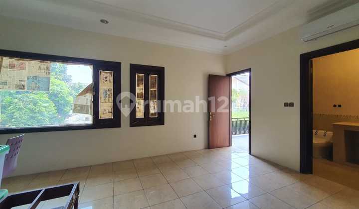 For Sale House Near Pondok Indah Mall Comfortable Location Close to Park 2