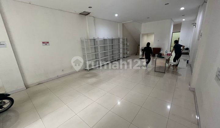 For Sale 4-Street Shop Floor Affordable Price Pancoran South Jakarta Ready to Use 2