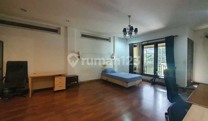 Dijual Rumah Bu Pinggir Jalan di Pondok Indah 1