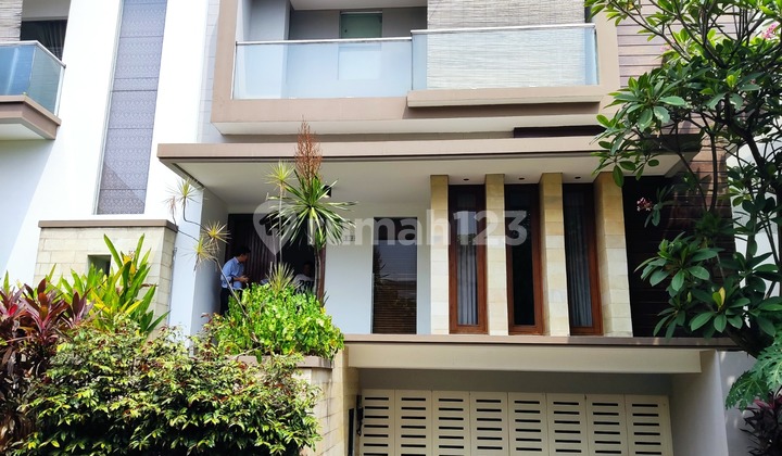Dijual Rumah Mewah Dalam Townhouse      