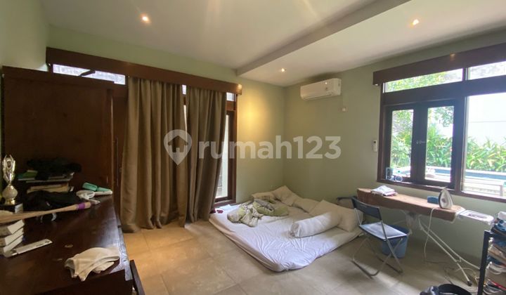 Disewa Rumah Asri Dan Strategis di Pondok Indah 2