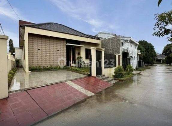 Dijual Rumah Hoek Dalam Komplek di Jatiwaringin 2