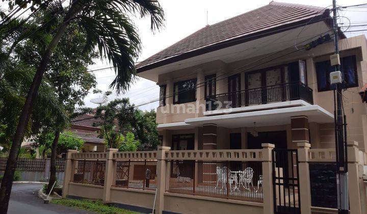 Disewa Rumah Bagus Hoek Depan Taman      2