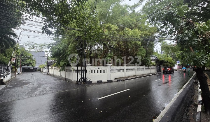 Dijual B U Rumah Hook di Kebayoran Baru