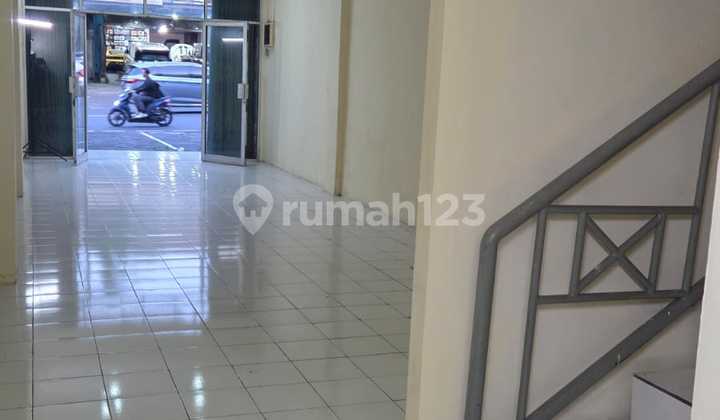 For Rent: Strategic 3-Story Shop House in Radio Dalam