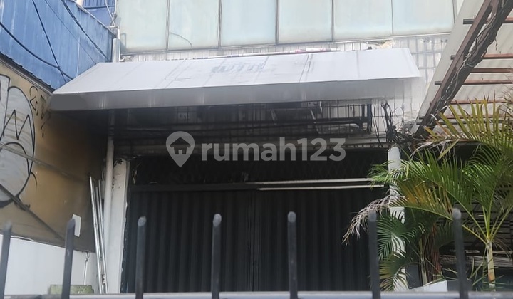 English translation: "Leased 4-Story Strategic Shop House in Radio Dalam" 2