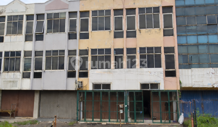 Ruko Gandeng Jebol 171M2 9X19 Hadap Jalan Raya Bebas Banjir di Serpong