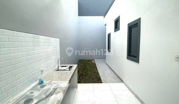 Jual Rumah Cantik Semi Furnished Hadap Jalan Raya Villa Meruya 2