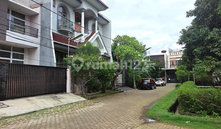 Rumah Danau Asri Sunter 12x18 Ada Rooftop,Garden,High Ceiling,Semi Furnished 2