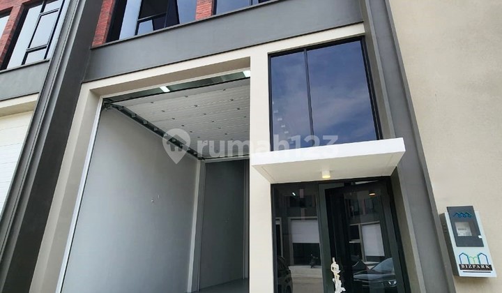 Multi-Purpose Bizpark Warehouse PIK 2 9x30 Ready to Use Strategic Multi-Purpose Bizpark Warehouse PIK 2 9x30 Ready to Use Strategic