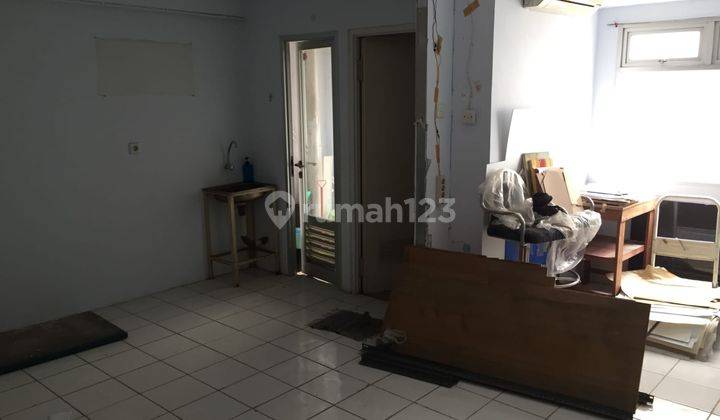 Apartemen Nias Jual 2 BR Unfurnished Butuh Renovasi 1