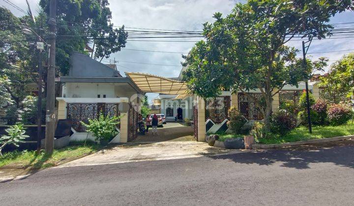 Rumah Mewah Jual 2½ Lantai di Bandara Palmerah Malang 1