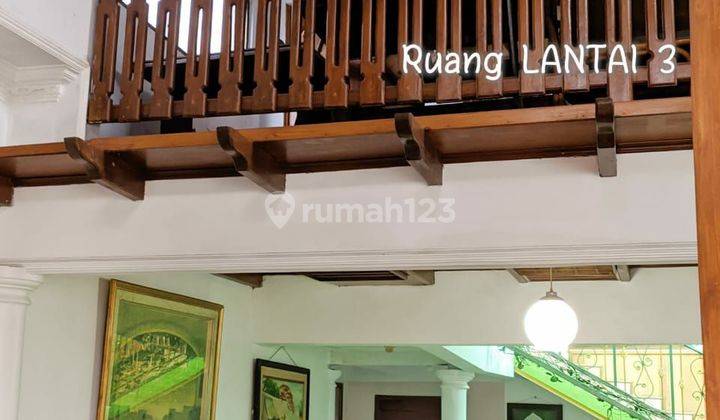 Di jual rumah 3 lantai siap huni. DiJual RUMAH jalan Batu area Batu,Batu

 

 2