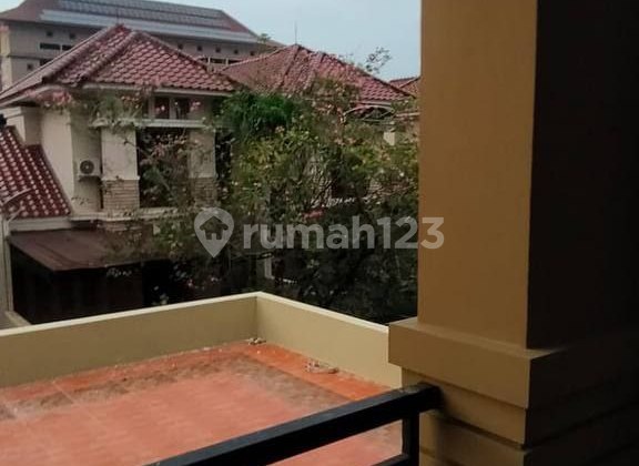 Sudah Renov‼️Dijual Rumah Central Park A Yani  13