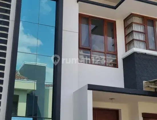 Rumah di komplek permata regency 2 lantai hadap selatan Srengseng, Jakarta Barat 1