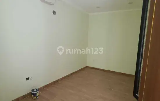 Rumah Baru Bagus 3 Lantai di Boulevard Semanan, Jakarta Barat 1