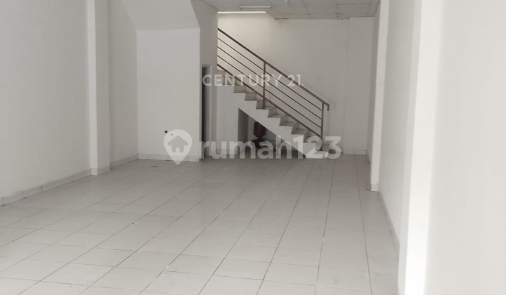 3-STORY SHOPHOUSE ON KANGGAN MAIN ROAD, JATISAMPURNA, BEKASI