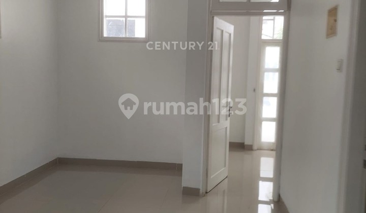 2-STORY HOUSE IN THE TOURIST CITY OF CIBUBUR